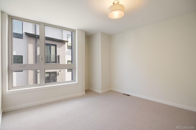 Building Photo - You’ll fall in LOVE with the VIEW! Convenient Location!