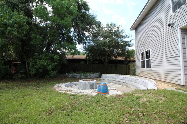 Building Photo - Spacious 3 Bedroom Home in Fort Walton Beach