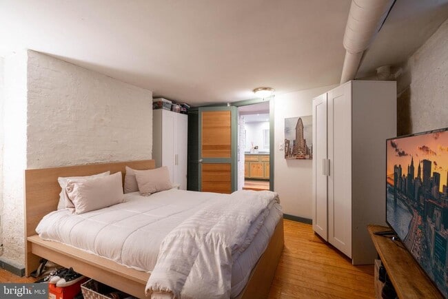 Building Photo - 239 Race St