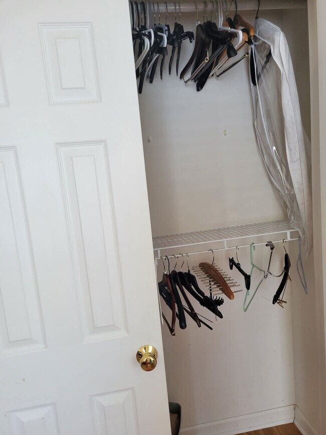 Building Photo - 305 Humble Rd