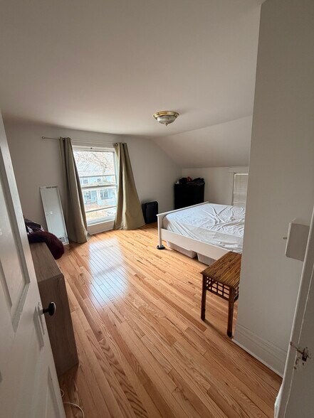 Building Photo - 425 5th St