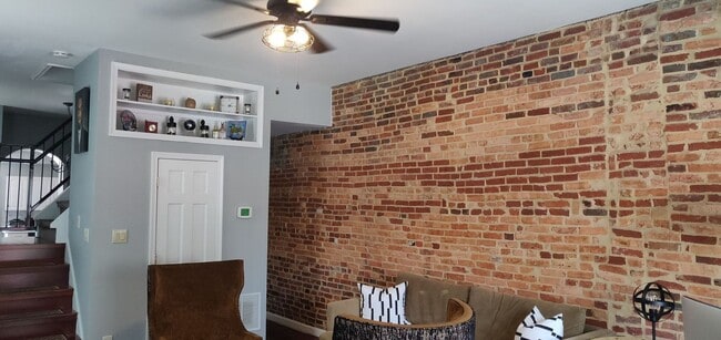 Building Photo - Chamring 2-Bedroom Locust Point Townhome w/ Deck