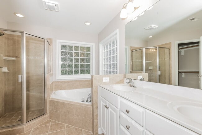 Building Photo - 717 Bennett Ridge Ct