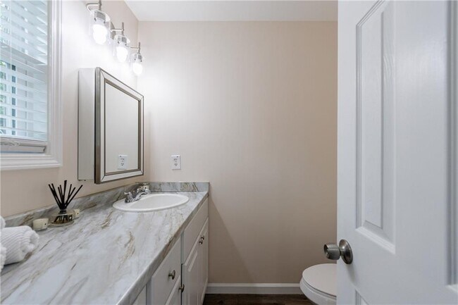 Building Photo - 1248 Falling Water Dr