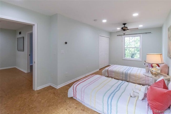 Building Photo - 1834 Fairview St