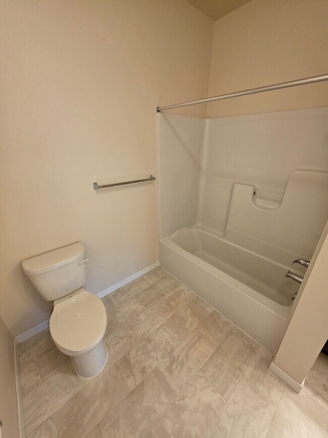 Building Photo - 2 Bedroom | 1 Bathroom 2nd Floor Apartment...