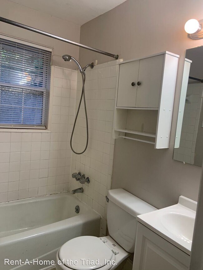 Building Photo - 3 br, 1 bath House - 703 Cliffside Terrace