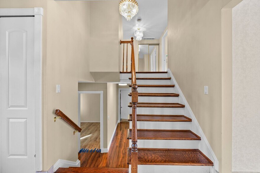 Building Photo - 2616 Douglas Dr