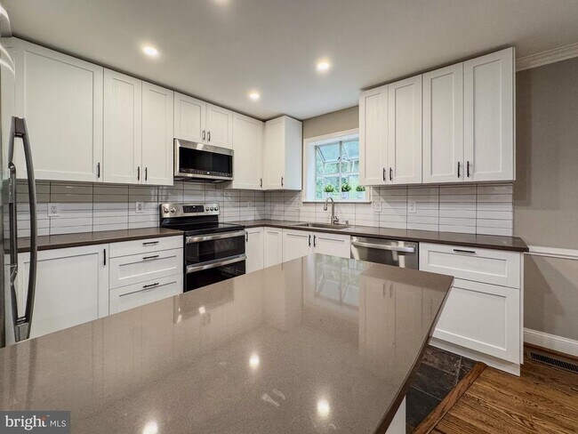 Building Photo - 3906 Valley Ridge Dr