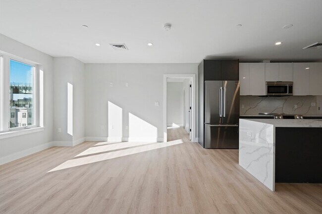Building Photo - 25 2nd St