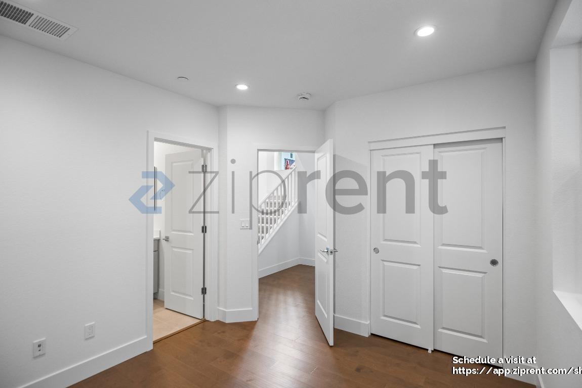 Building Photo - 3102 Seashell Ter