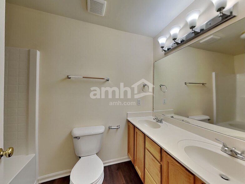 Building Photo - 605 Daniel Ct