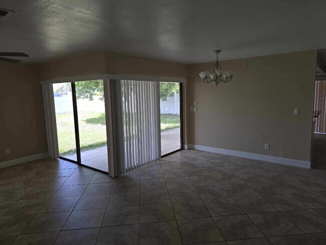 Building Photo - 1448 SE 10th Terrace