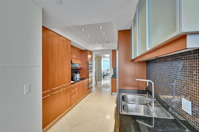 Building Photo - 3101 S Ocean Dr