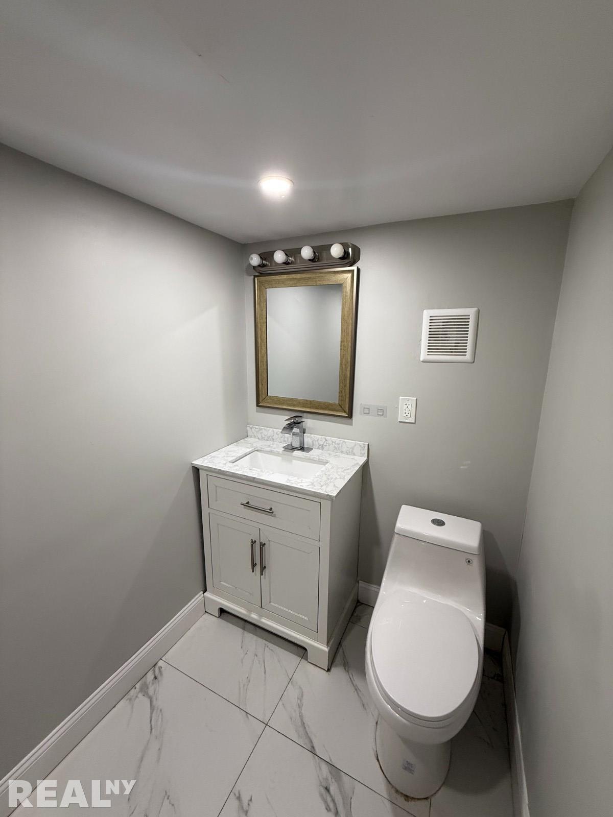 Building Photo - 140-71 Burden Crescent