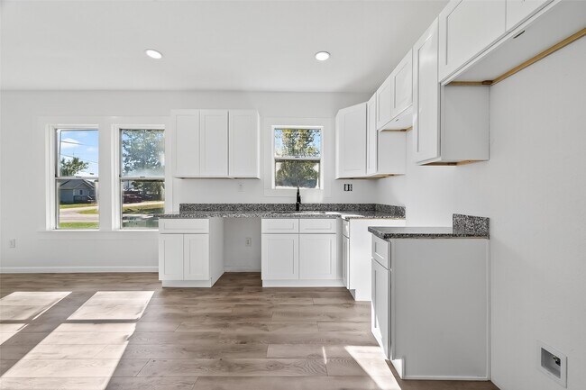 Building Photo - 301 E 3rd St