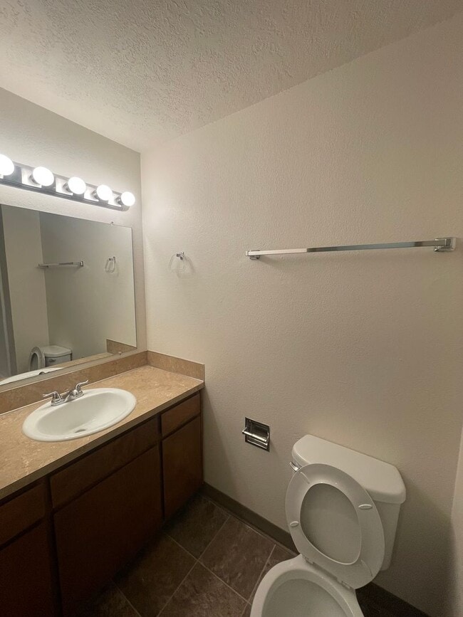 Building Photo - 3 bed 2 bath house in South Salem!