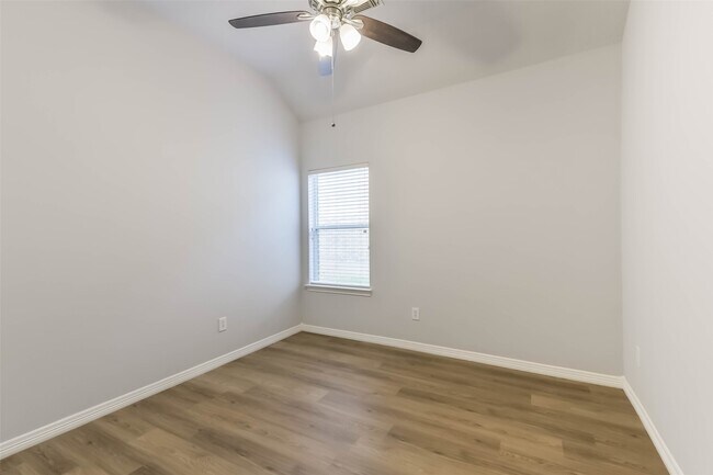 Building Photo - 2212 Highland Crossing Dr