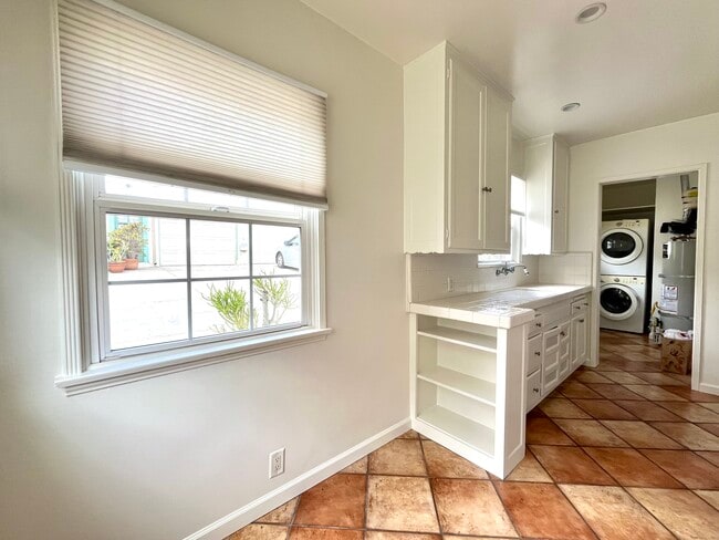Kitchen and laundry room - 2938 Rowena Ave