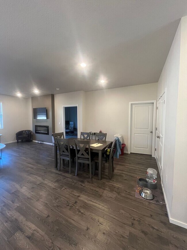 Building Photo - 3-Bedroom 2-Bathroom home in Lowell