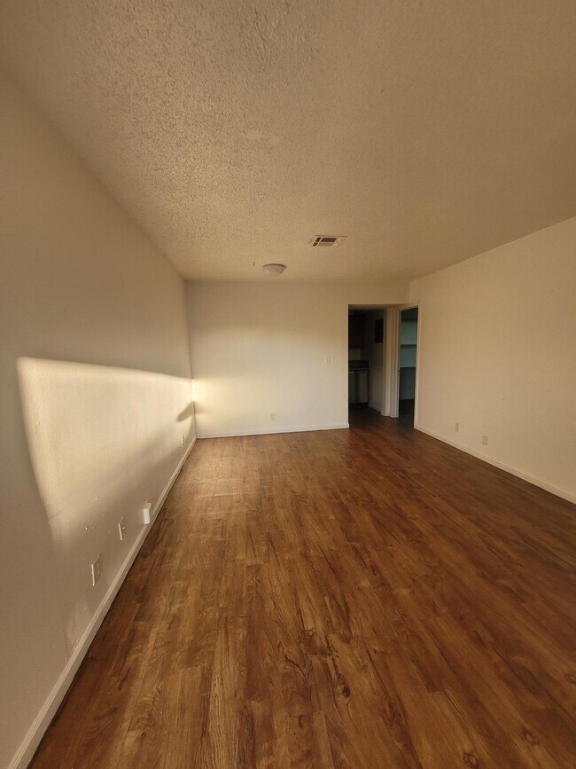 Building Photo - 4103 Riverside Dr