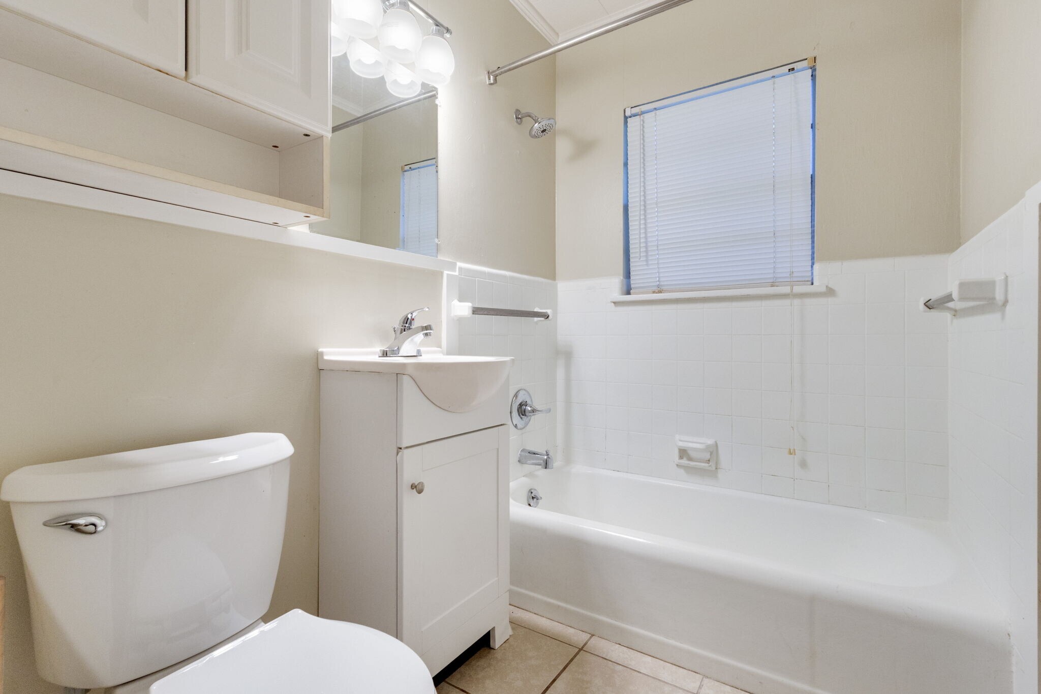 Building Photo - 406 Silkwood St