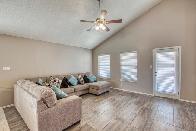 Building Photo - 12561 Paseo Alegre Dr