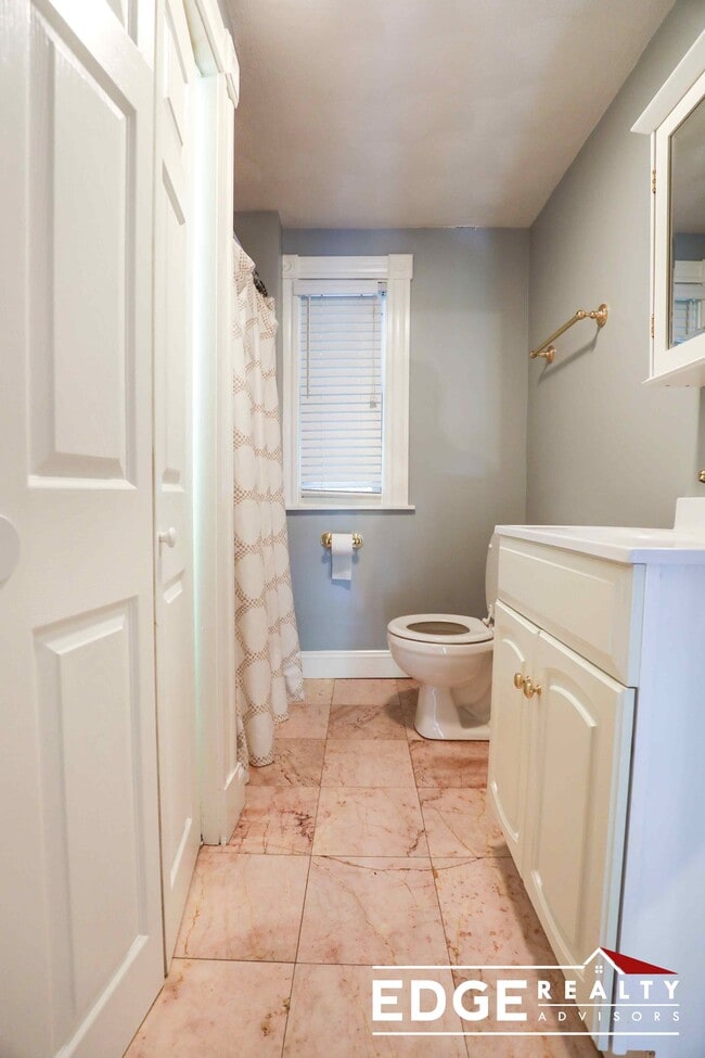 Building Photo - 68 Forest St