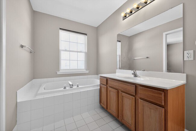 Building Photo - Gorgeous Recently Renovated 3 BR, 2.5 Bath Conshohocken Townhome!
