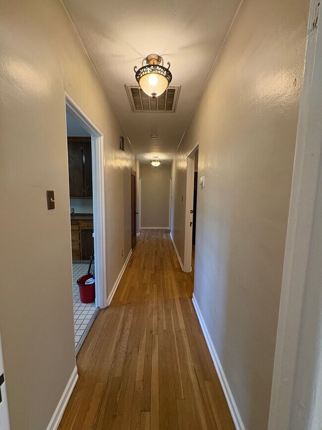 Building Photo - Charming Spanish Colonial house with huge ...