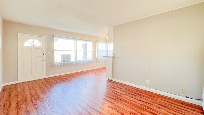 Building Photo - 4640 E 4th St