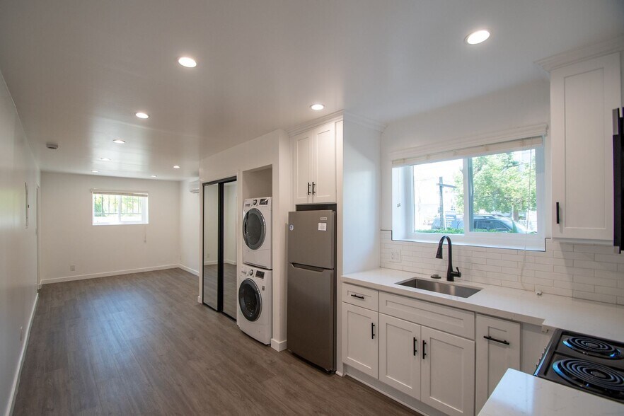 Building Photo - 5340 Whitsett Ave