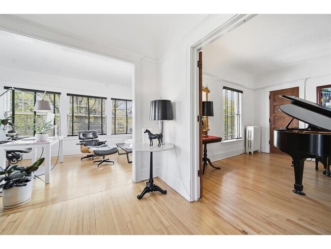 Building Photo - 1768 Fremont Ave S