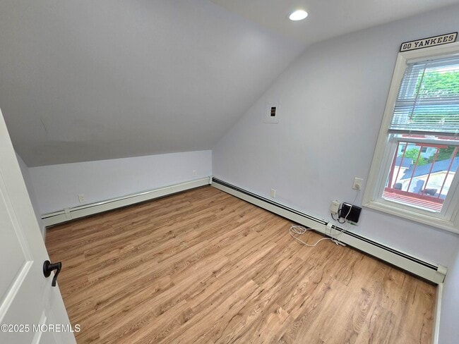 Building Photo - 408 4th Ave
