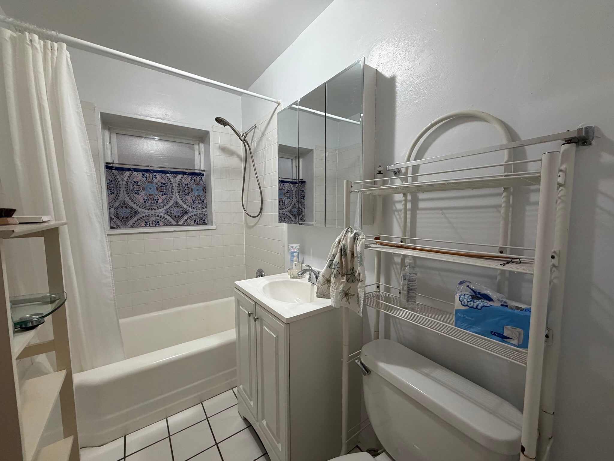 Building Photo - 6535 N Mozart St