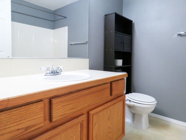 Building Photo - 2 Bedroom Plus Bonus Room - Tigard Townhom...