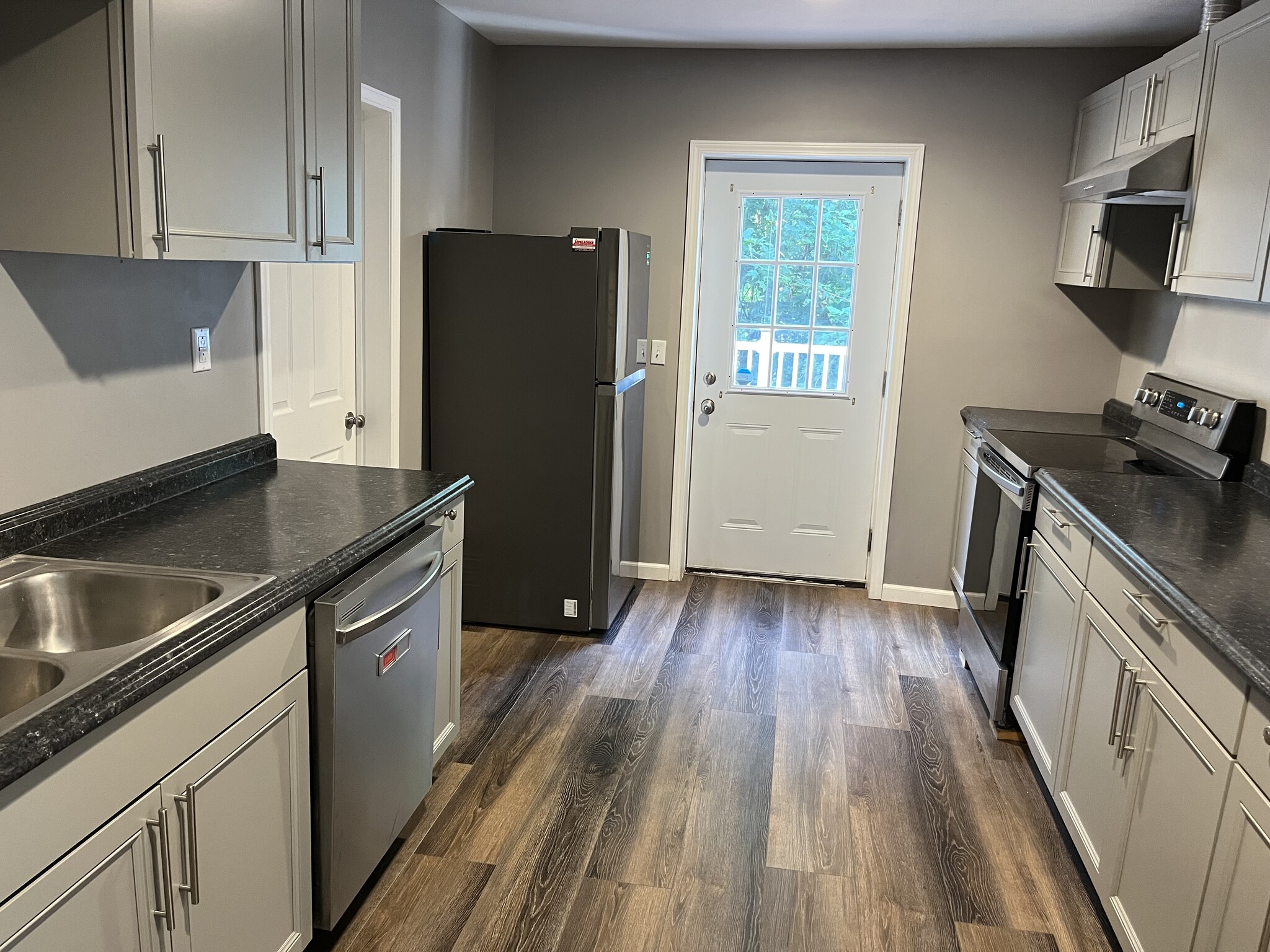 Kitchen - 1381 Randall St