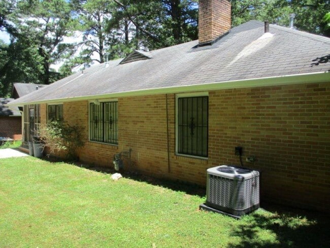 Building Photo - 2032 Rector Dr SW