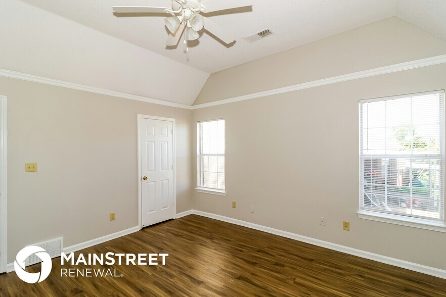 Building Photo - 2202 Stone Stream Dr