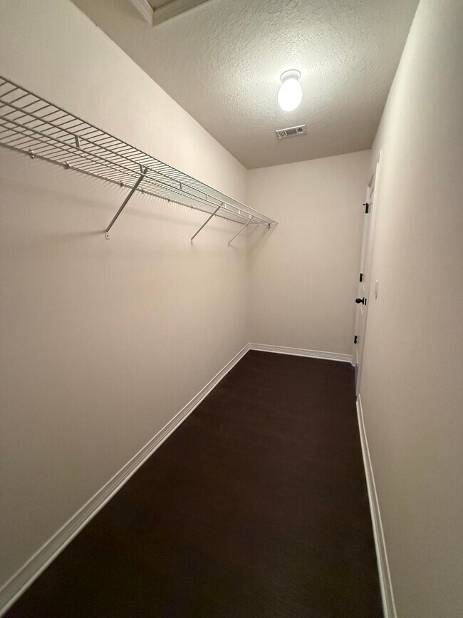 Building Photo - 233 Croft Cir