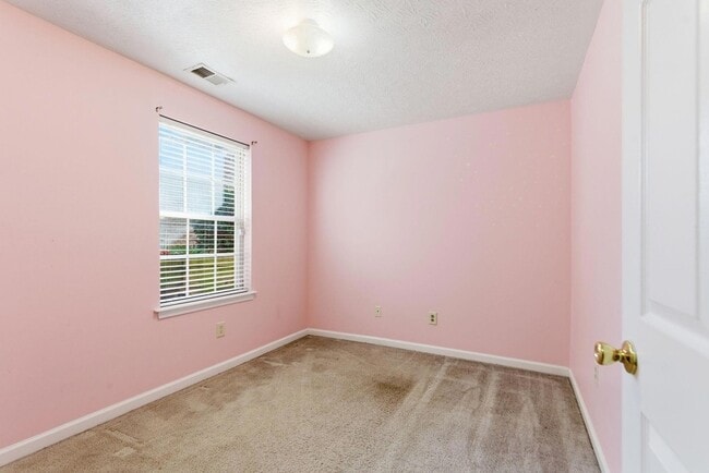 Building Photo - 3547 Lochdale Terrace