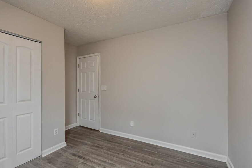 Building Photo - 145 Meadowridge Dr