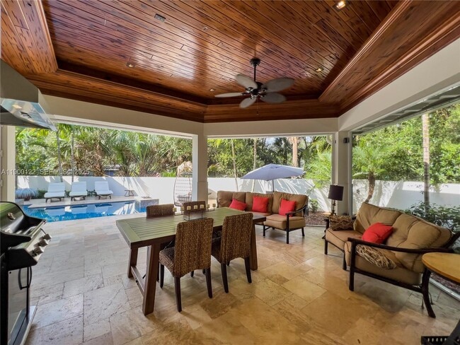 Building Photo - 545 SW Indianola St