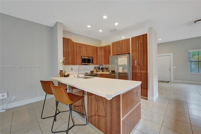 Building Photo - 930 Bluewood Terrace