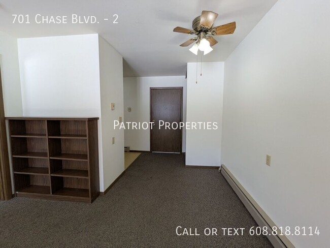 Building Photo - 1 bedroom/ 1 bath apartment in Sun Prairie...