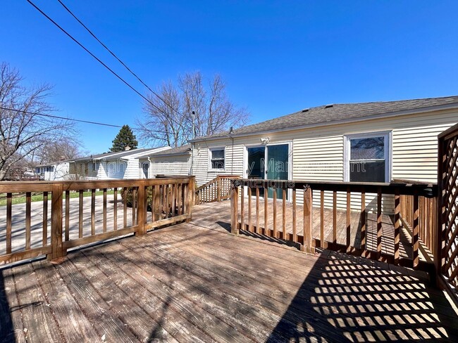 Building Photo - 527 Ferndale Ave NW