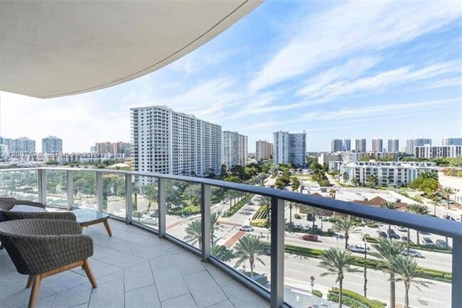 Building Photo - 17475 Collins Ave