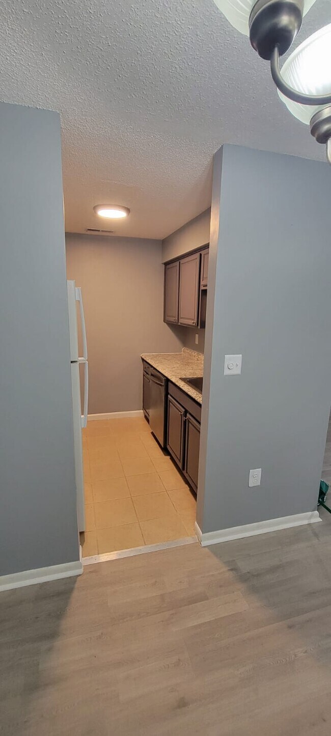 Building Photo - 1811 Ravens Crest Dr