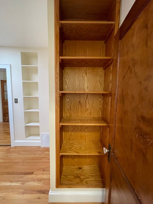 Building Photo - Charming 1928 Row Home for Rent with Modern Amenities — 3 Bedroom 2 Full Bath w/ 2 Half Baths, 2 ...