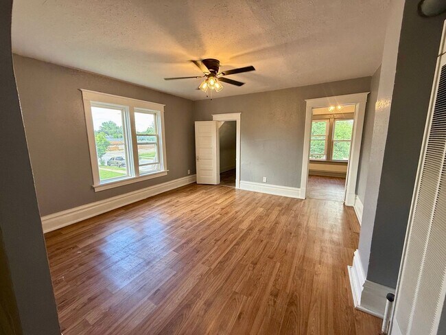 Building Photo - 915 S 3rd Ave